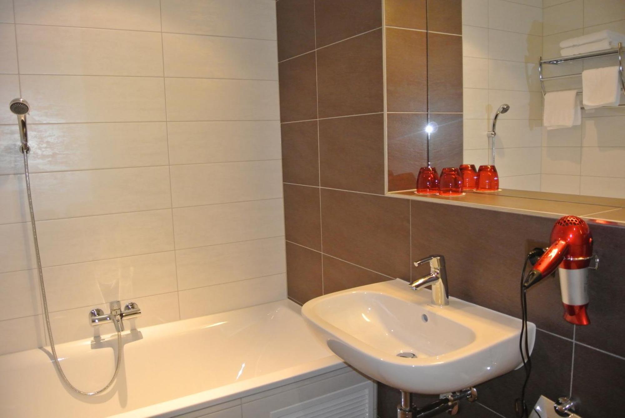 Hotel Restaurant Jura Kerzers Ngoại thất bức ảnh