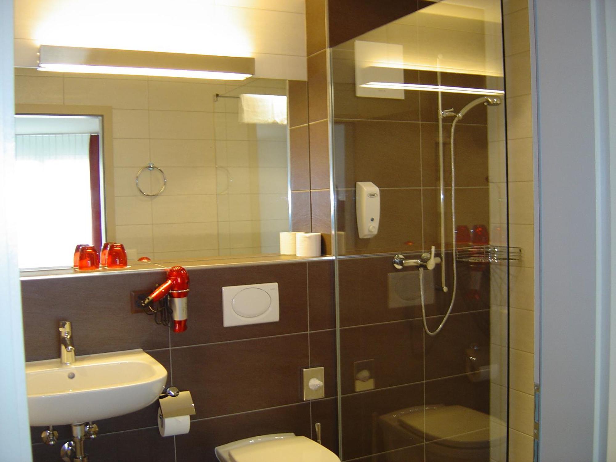 Hotel Restaurant Jura Kerzers Ngoại thất bức ảnh