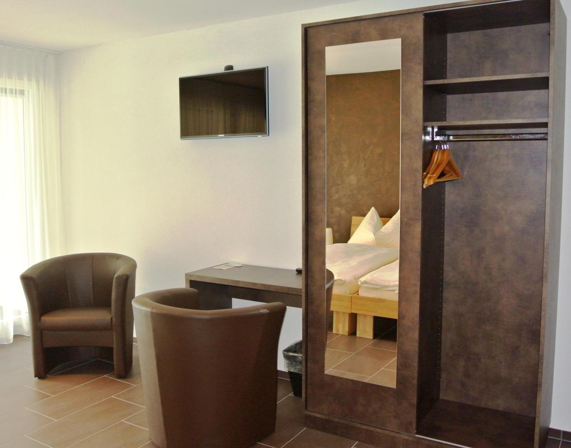 Hotel Restaurant Jura Kerzers Ngoại thất bức ảnh